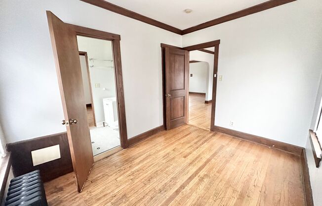 2 beds, 1 bath, $1,160, Unit 04