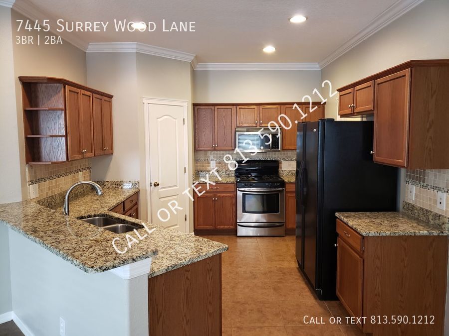 7445 SURREY WOOD LN