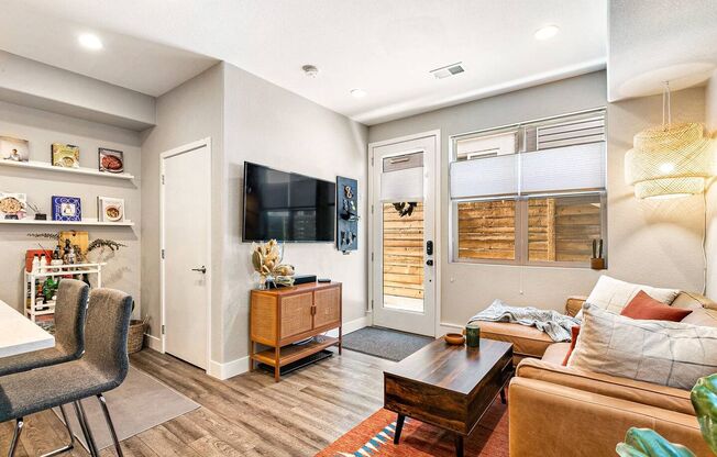 Furnished 1BD, 3BA Berkeley Townhome with Rooftop Deck