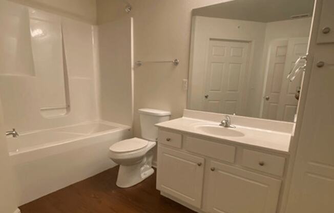 Large Bathroom with tub and vanity space at brickyard apartments