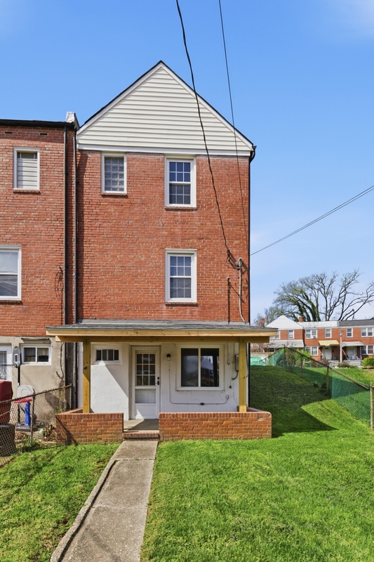 627 LUCIA AVE