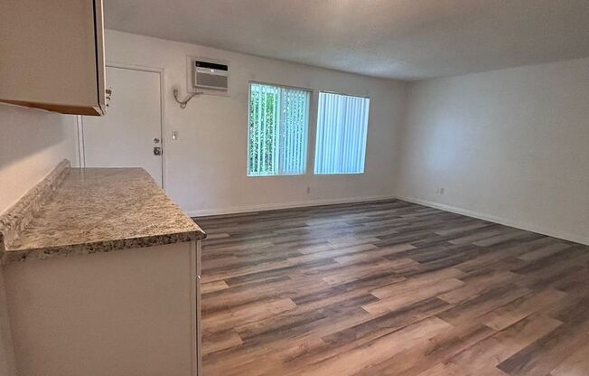 1 bed, 1 bath, 645 sqft, $1,500, Unit B-10