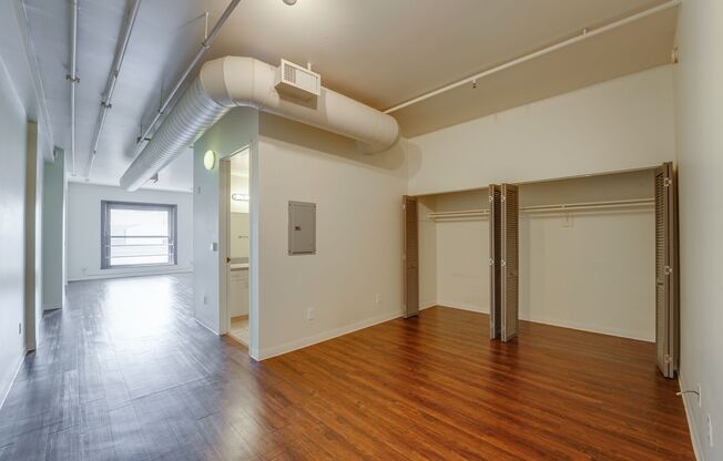 1 bed, 1 bath, 726 sqft, $2,350, Unit 1023-304