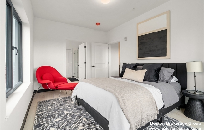 2 beds, 2 baths, 945 sqft, $2,900, Unit 212