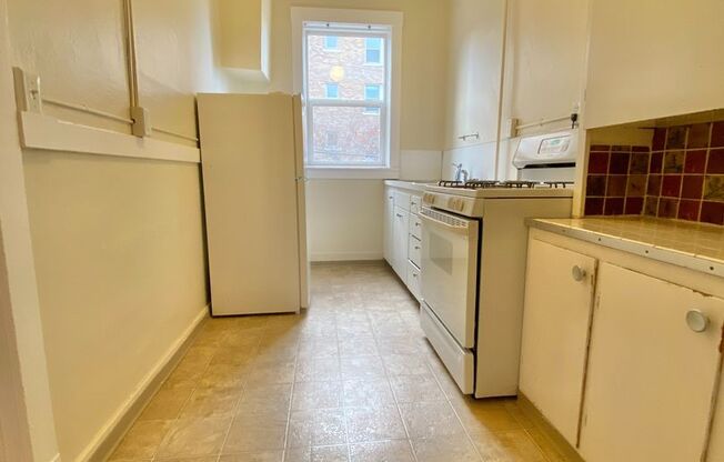 Studio, 1 bath, 450 sqft, $1,395, Unit 202B