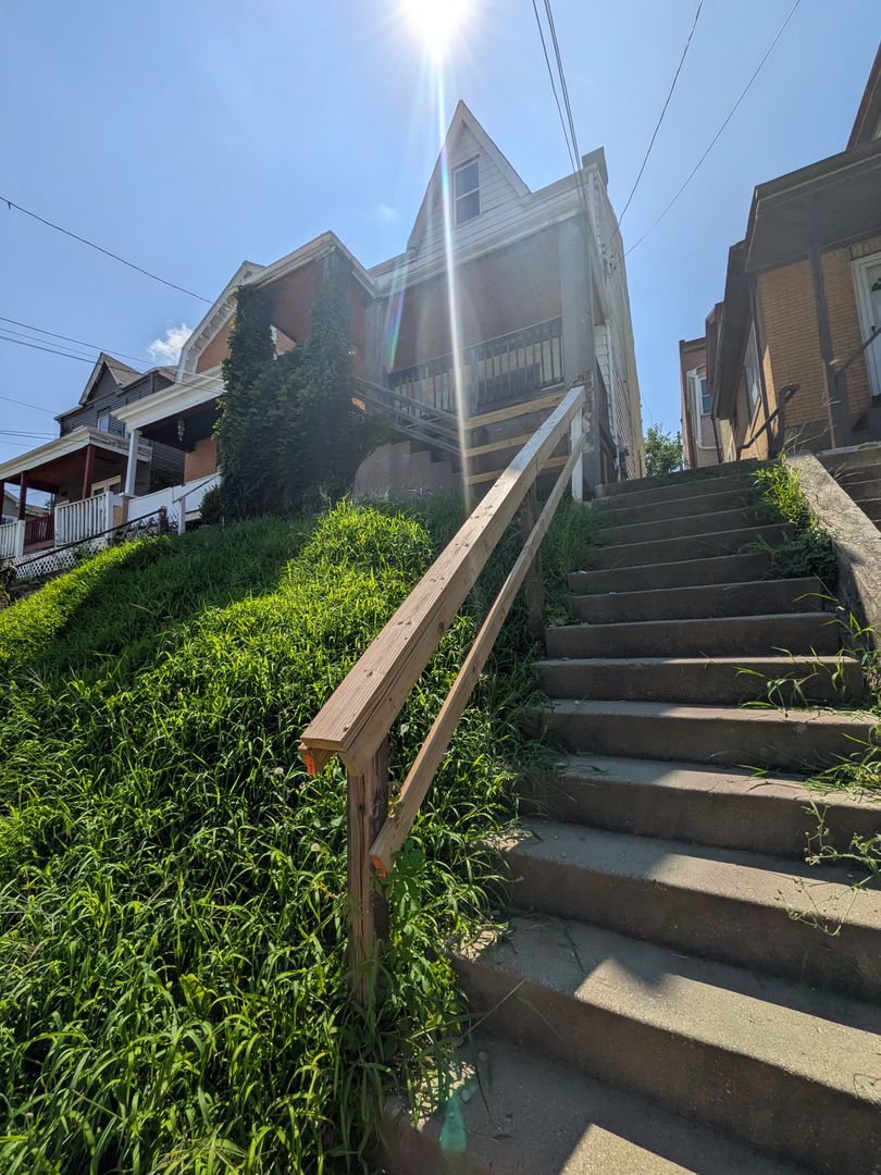 447 Hays Ave Pittsburgh PA 15210