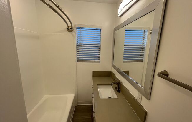 2 beds, 1 bath, 637 sqft, $2,798, Unit 215