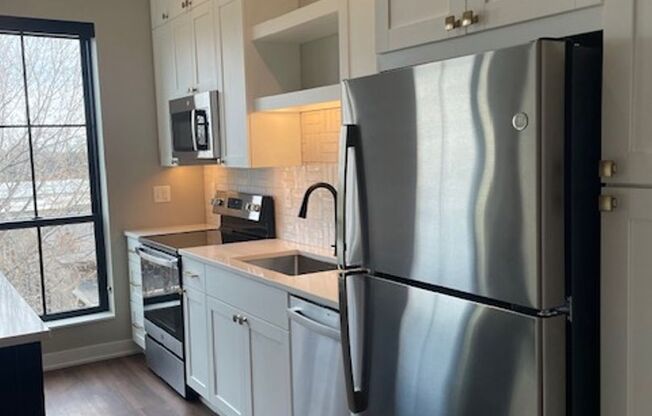 1 bed, 1 bath, 555 sqft, $1,945, Unit 405