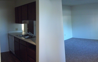 2 beds, 1 bath, $1,095, Unit 10