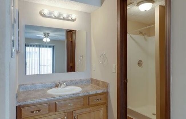 1 bed, 1 bath, 836 sqft, $850, Unit 104-9003