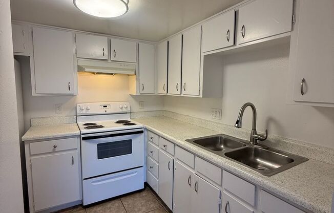 1 bed, 1 bath, 627 sqft, $750, Unit 211