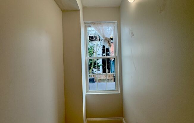 Charming 1-Bedroom Townhome in Vibrant Baltimore Locale!