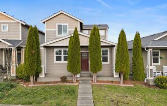 Cozy 3-Bed Yelm Home | Vaulted Ceilings, Community Amenities, Near JBLM!