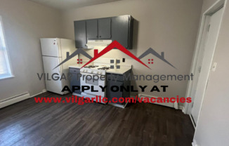 2 beds, 1 bath, $950, Unit apt 1F