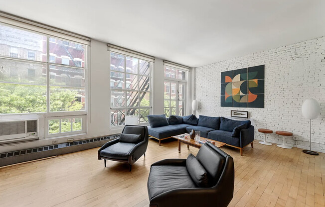 422 W BROADWAY