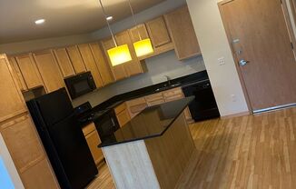 2 beds, 2 baths, 1,000 sqft, $1,595, Unit 314