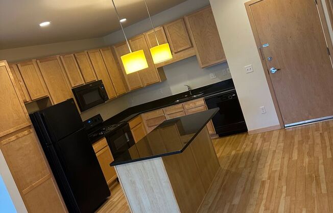 2 beds, 2 baths, 1,000 sqft, $1,595, Unit 314