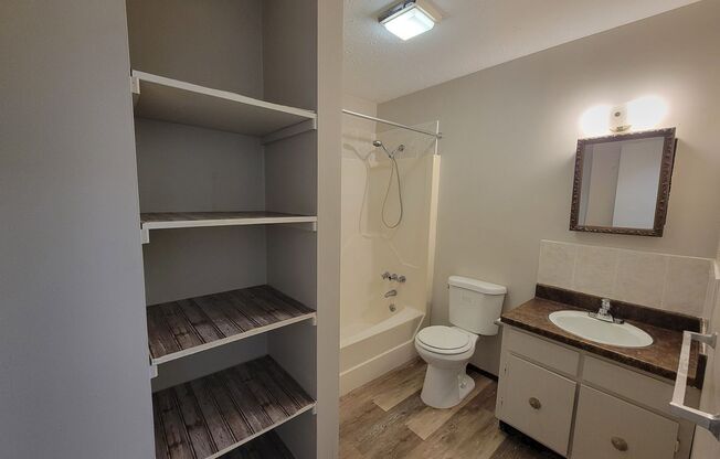 2 beds, 1 bath, $1,195, Unit 13