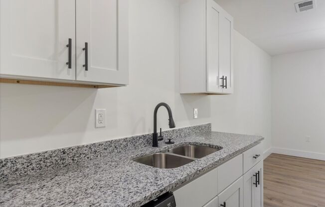 3 beds, 2 baths, $1,895, Unit 4B Arlington Road