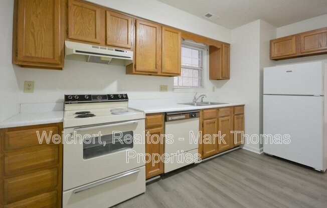 1313 HUDSON AVE