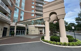 Sun-filled 1 Bed 1 Bath Condo With Private Balcony In Desired Northampton Place