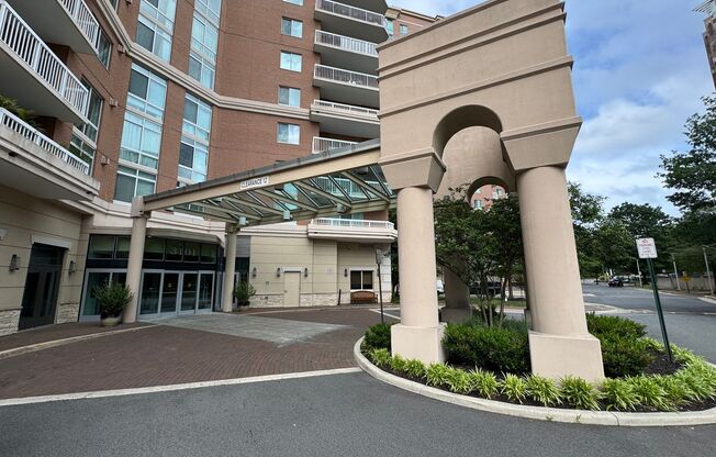 Sun-filled 1 Bed 1 Bath Condo With Private Balcony In Desired Northampton Place