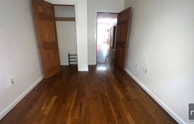 3 beds, 1 bath, $3,600, Unit 3