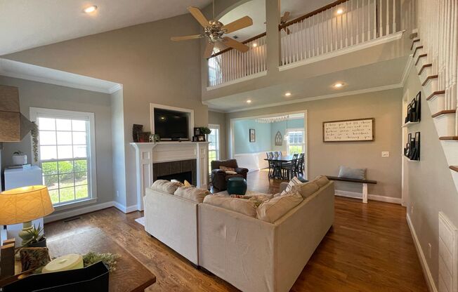 Charming 4 bedroom/2.5 bathroom in Tudor Branch!
