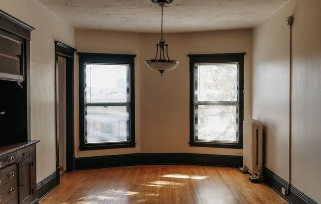 2 beds, 1 bath, 901 sqft, $1,225, Unit 307-42