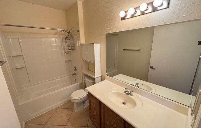 3 beds, 2 baths, $1,850, Unit UNIT 2022