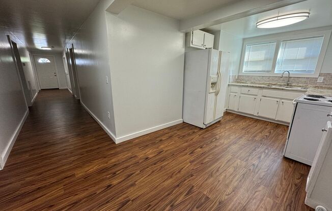 3 beds, 1 bath, $1,200, Unit Apt A