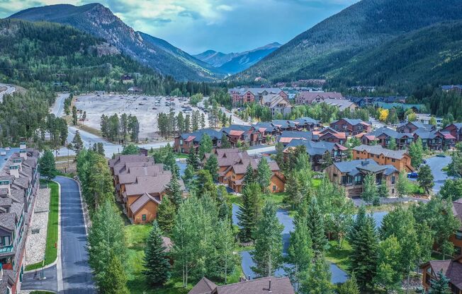 Evolve Real Estate: 6 Mos Lease Only Large Fully Furnished Condo Walking Distance to Keystone Village and Mountain House Base