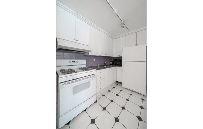 1 bed, 1 bath, 550 sqft, $4,250, Unit 4F