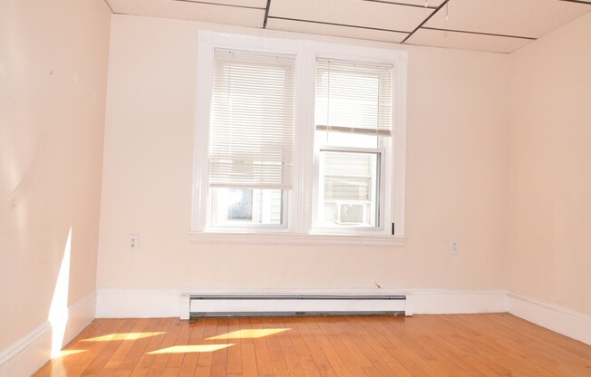 1 bed, 1 bath, 1,500 sqft, $2,700, Unit 2