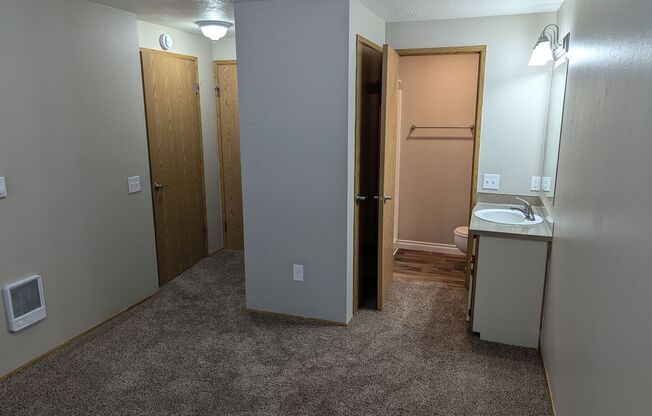 2 beds, 2 baths, 950 sqft, $1,350, Unit 24