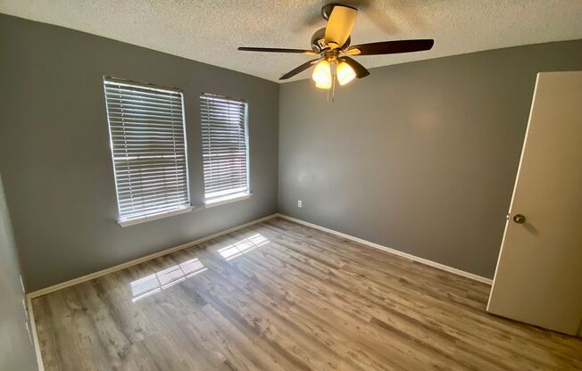 2 beds, 1 bath, $1,200, Unit # 1208