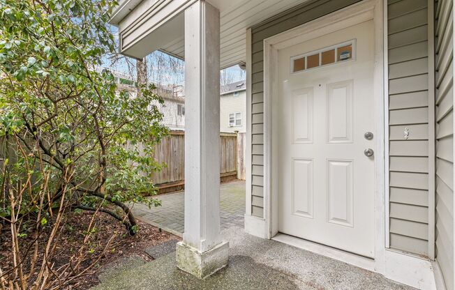 2bd/1.5ba Seattle Townhouse