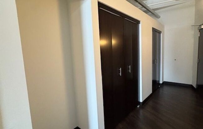 1 bed, 1 bath, 990 sqft, $2,100, Unit 211