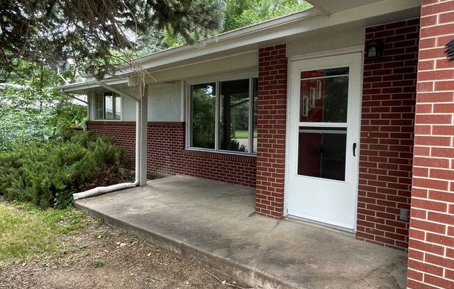 2 bed/1 bath Cute Ranch across from Avery Park