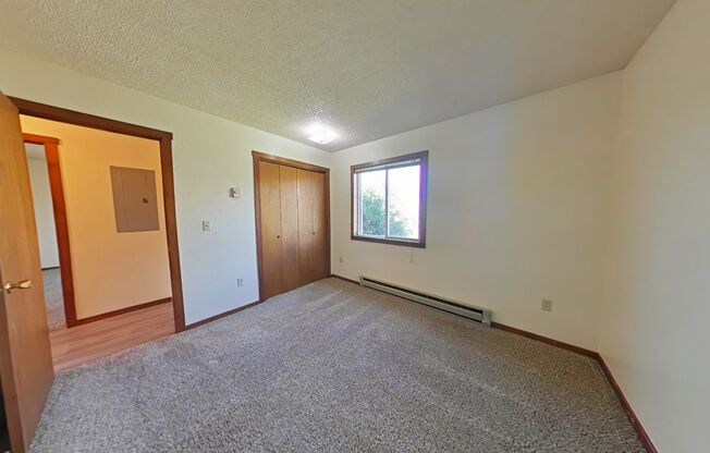 Top Floor Apartment! Convenient Location!