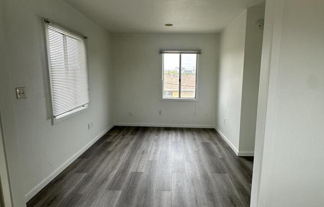 1012 S KERN AVE