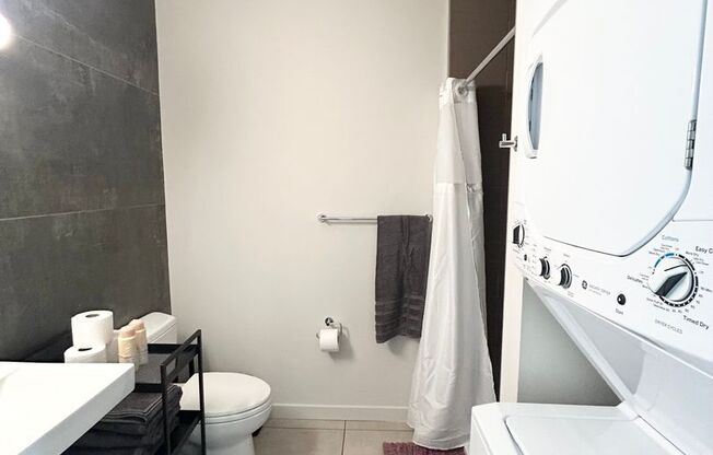 Studio, 1 bath, 244 sqft, $1,615, Unit 307 - Furnished