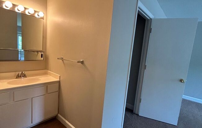 3 beds, 2.5 baths, 1,636 sqft, $1,379, Unit 729