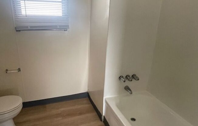 2 beds, 1 bath, 720 sqft, $2,795, Unit 165