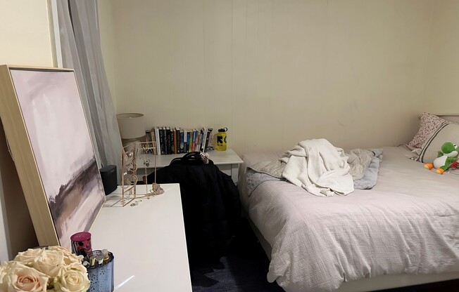 2 beds, 1 bath, $3,500, Unit 10