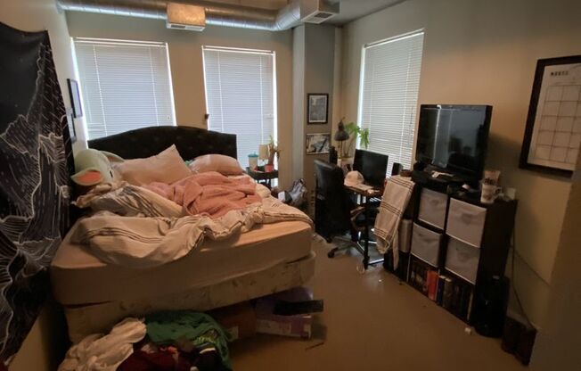 3 beds, 2 baths, $2,235, Unit 116