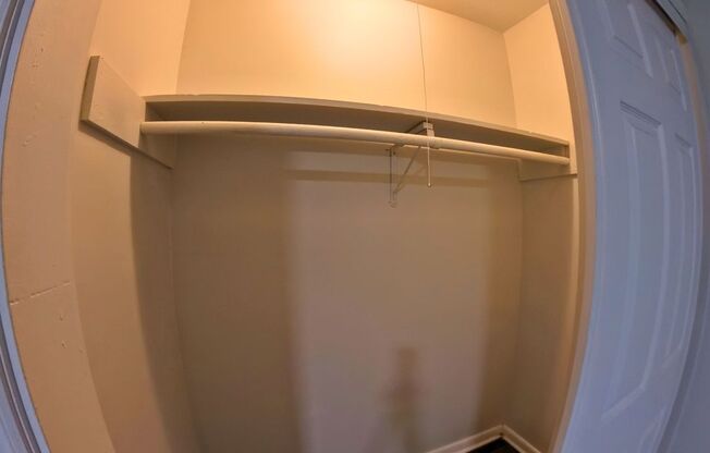 1 bed, 1 bath, 640 sqft, $1,075, Unit 1000F