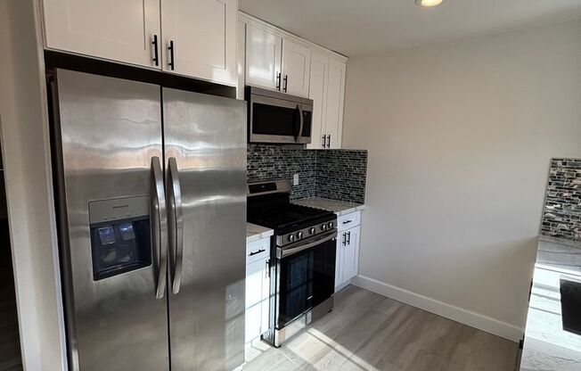 3 beds, 1.5 baths, 1,050 sqft, $3,200, Unit 7002 C
