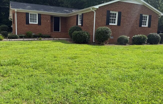 4 Bedroom Home On Quiet Road With Screened in Porch!