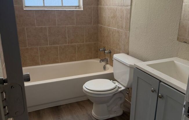 4521 Columbia Apartmetns